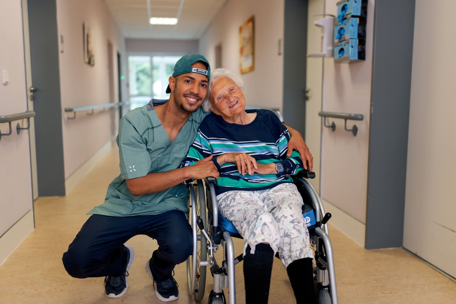 Das Herbert-Ruppe-Haus der Mathilde-Zimmer-Stiftung in Hamburg Interaktion mit Bewohner