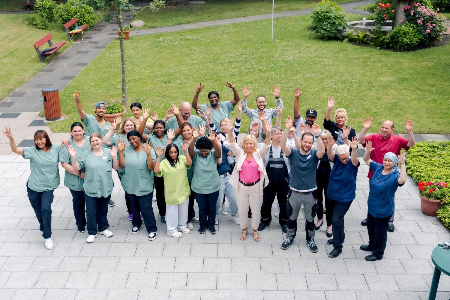 Das Herbert-Ruppe-Haus der Mathilde-Zimmer-Stiftung in Hamburg Teambild mit Freude